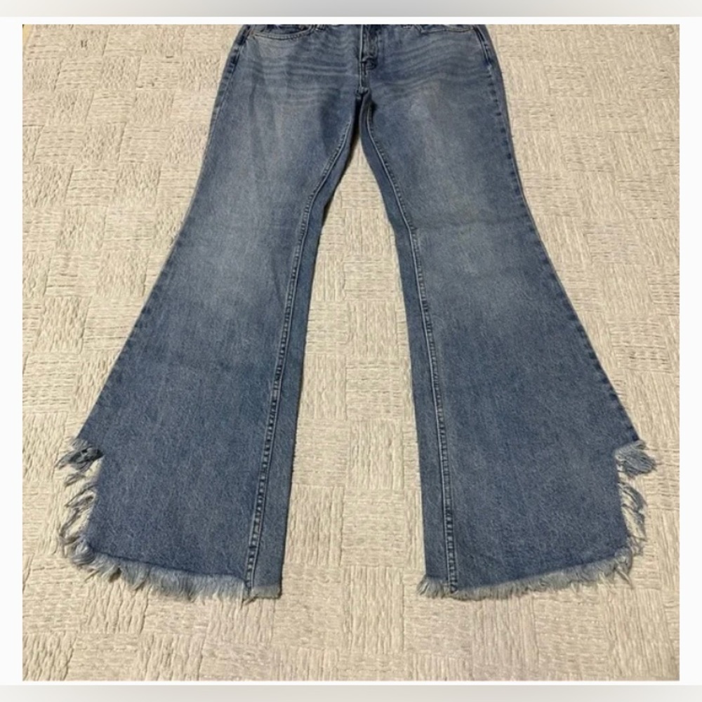 COPY - We The Free Taw Chewed Hem Flared Jeans - Picture 2 of 8